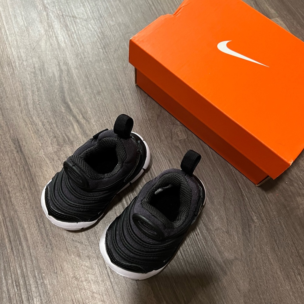 NWT🖤 Nike Dynamo FreeTD sneaker (2C)
